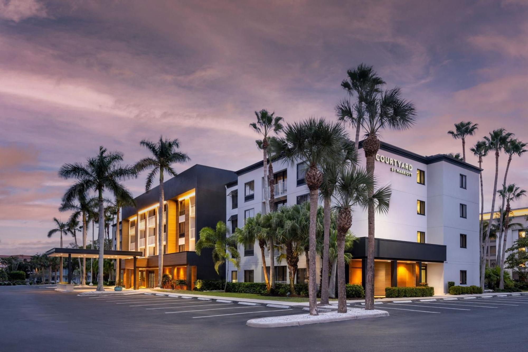 Courtyard By Marriott - Naples Hotel Exterior foto