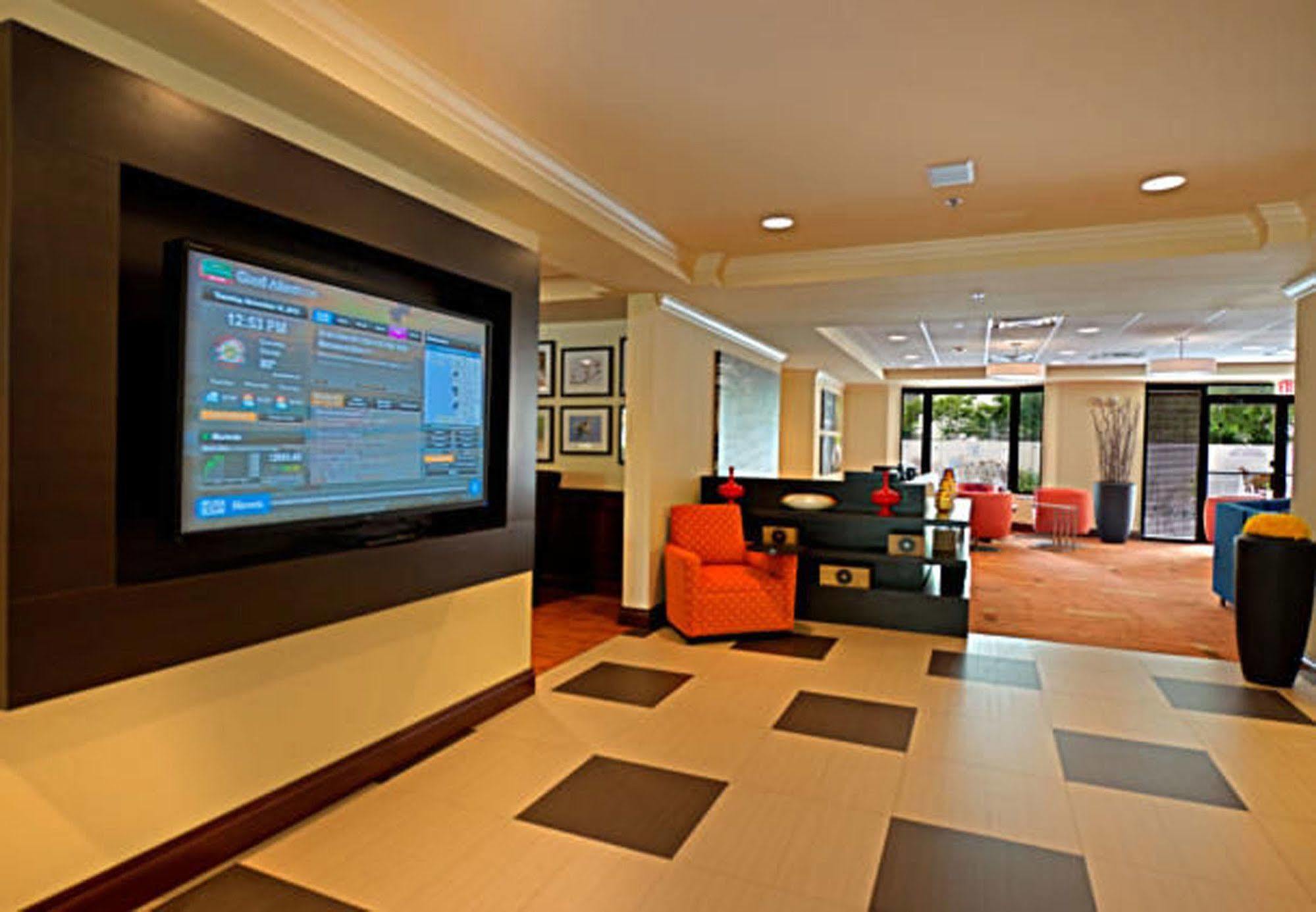 Courtyard By Marriott - Naples Hotel Interior foto